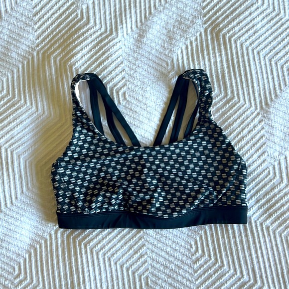 Lululemon sports bra, size 8 - Picture 1 of 2
